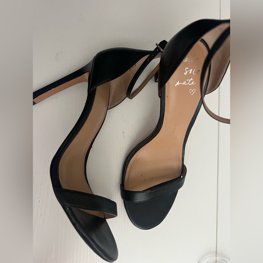 Like new Banana Republic Black High Heel Pumps size 10